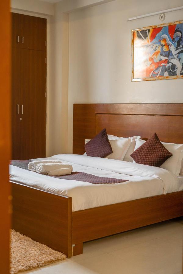The Lodgers 2 Bhk Serviced Apartment Infront Of Artemis Hospital 古尔冈 外观 照片
