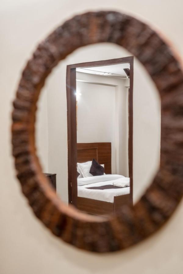 The Lodgers 2 Bhk Serviced Apartment Infront Of Artemis Hospital 古尔冈 外观 照片