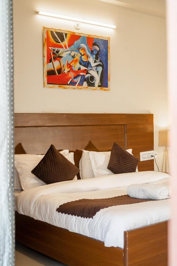 The Lodgers 2 Bhk Serviced Apartment Infront Of Artemis Hospital 古尔冈 外观 照片