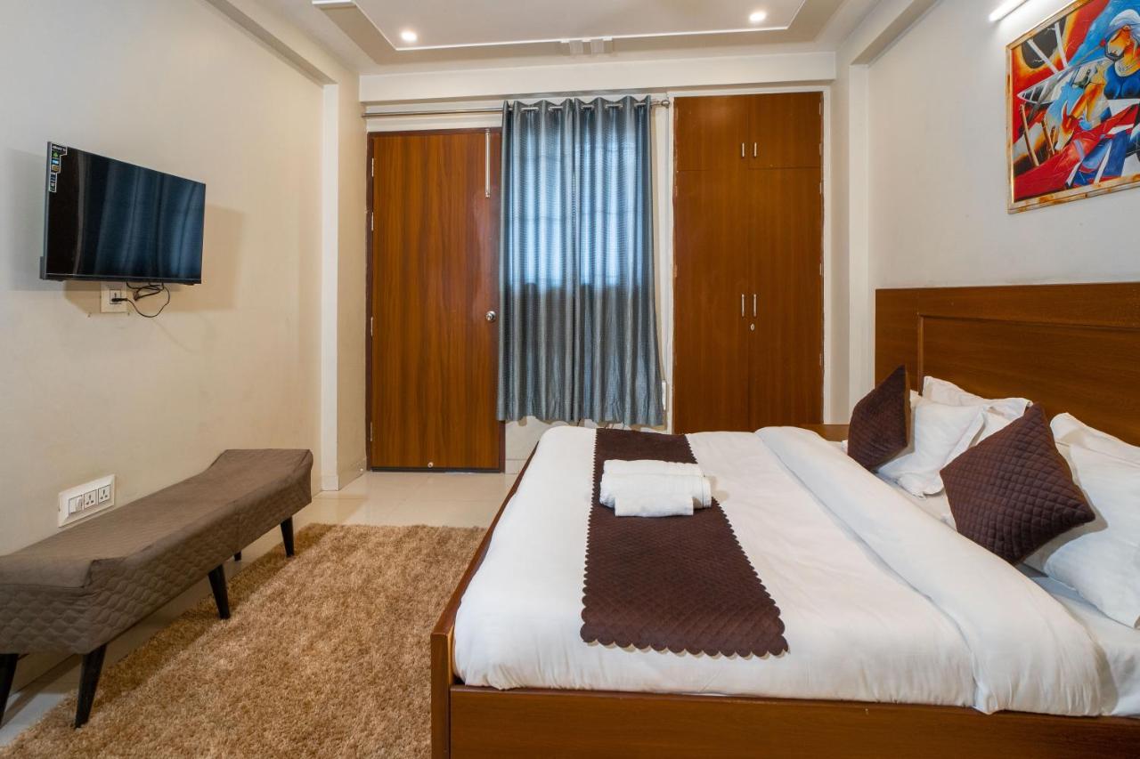 The Lodgers 2 Bhk Serviced Apartment Infront Of Artemis Hospital 古尔冈 外观 照片