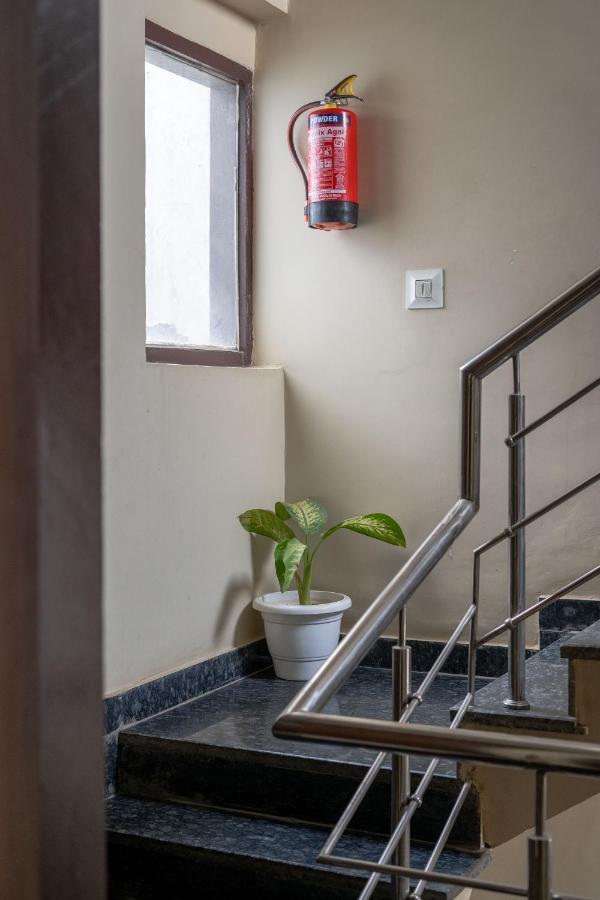 The Lodgers 2 Bhk Serviced Apartment Infront Of Artemis Hospital 古尔冈 外观 照片